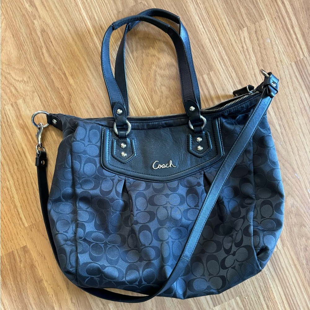 Coach Ashley Signature Shoulder Bag F20085